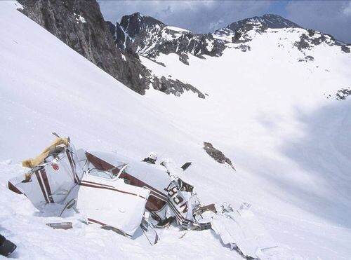 Foto: strona Rocky Mountain Rescue Group  (szczątki samolotu)