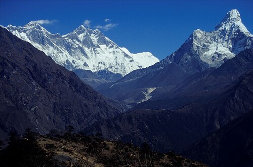 źródło zdjęcia - Mount Everest i Ama Dablam, autor - Dnor