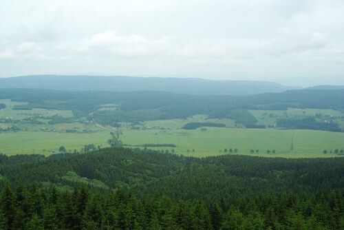 Widok na Góry Bystrzyckie z grzbietu Gór Orlickich, źródło: www.anabasis.pl/2012/06/