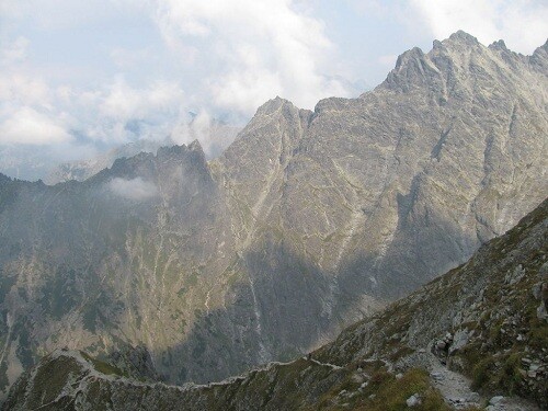 Szlak na Przełęczy pod Chłopkiem, zdjęcie robione przy zejściu z przełęczy